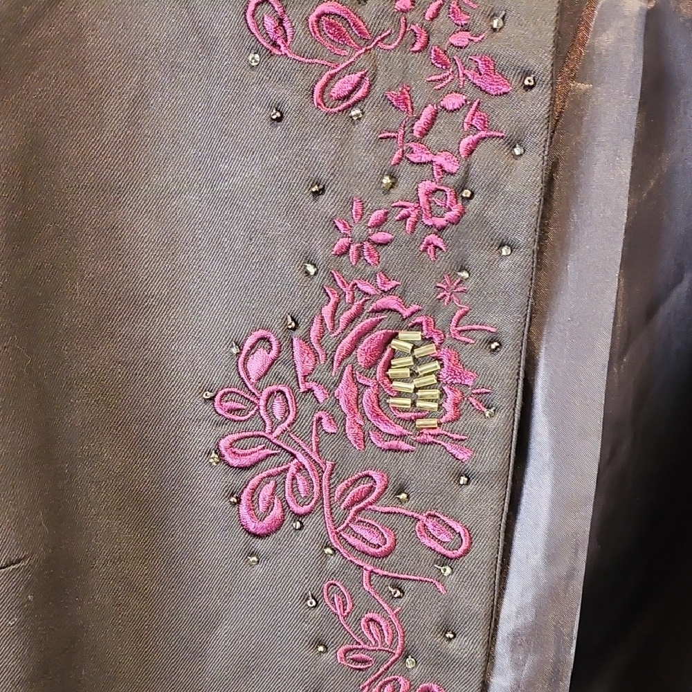 Due Per Due Brown Blazer with Deep Red Embroidery and Mandarin Collar - Picture 4 of 16